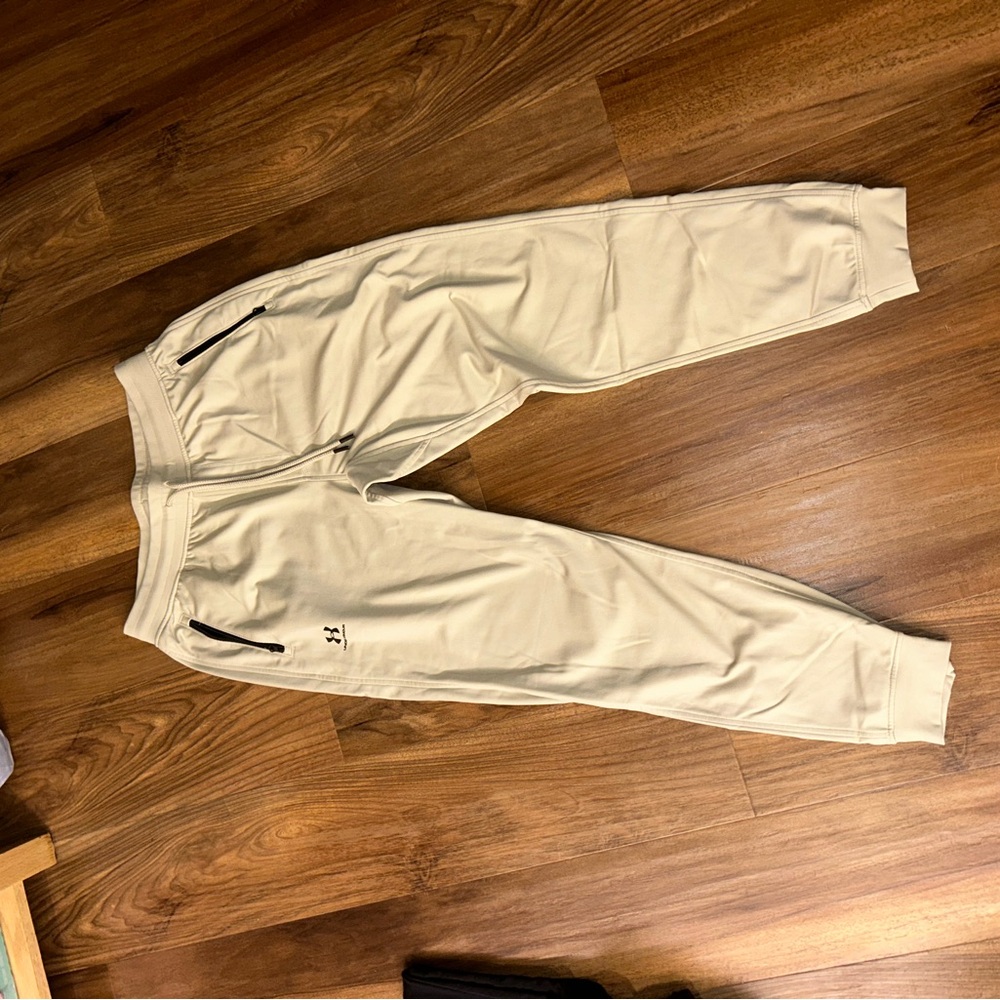 Under Armour Cream Sweatpants Relaxed Fit